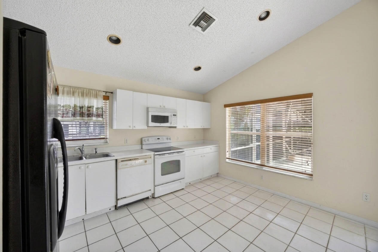 10870 Old Bridgeport Lane Boca Raton, FL 33498 - Photo 17 of 41 15
