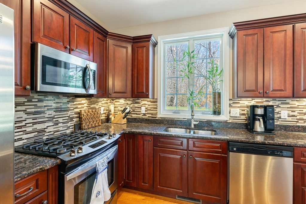368 Cottrell Road Tiverton, RI 02878 - Photo 19 of 41