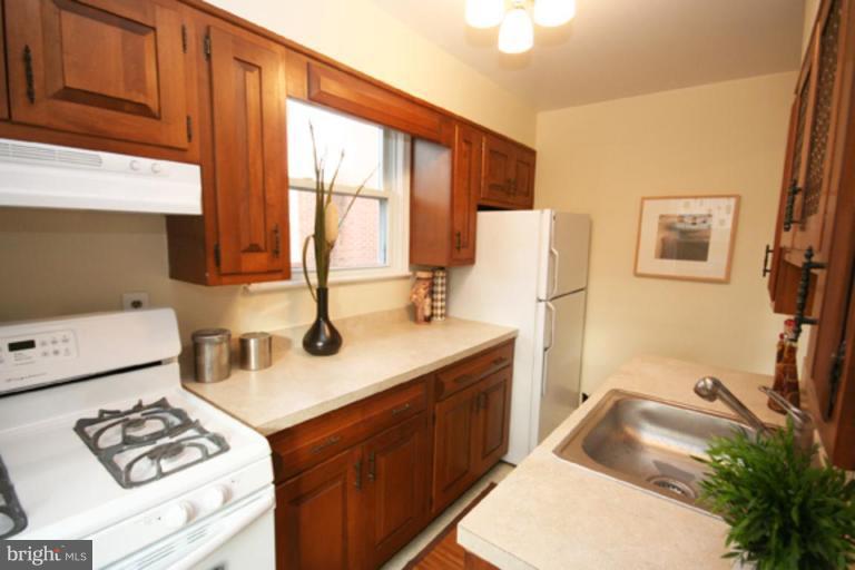 9410 Ocala Street Silver Spring, MD 20901 - Photo 8 of 20 Kitchen
