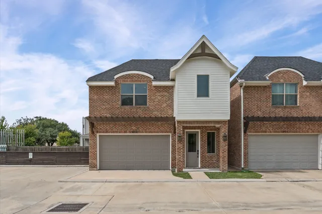 $425,000 | 8818 Hollywood Garden Lane, Houston, TX 77080