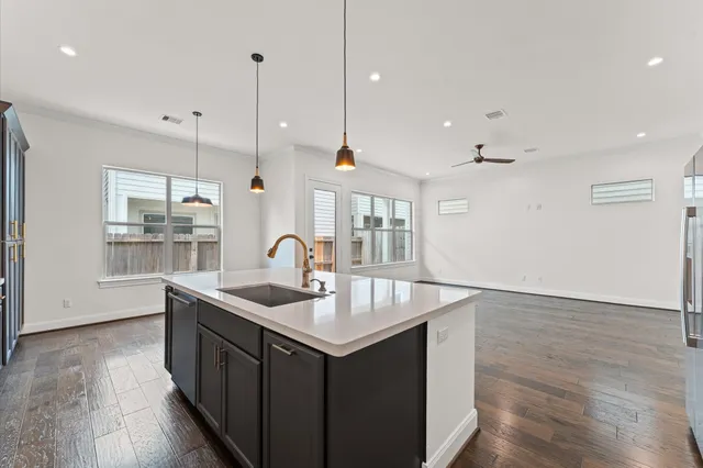 $425,000 | 8818 Hollywood Garden Lane, Houston, TX 77080