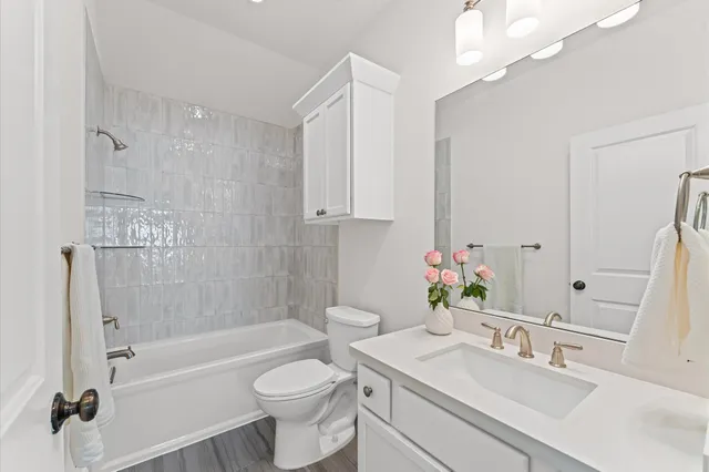 $425,000 | 8818 Hollywood Garden Lane, Houston, TX 77080