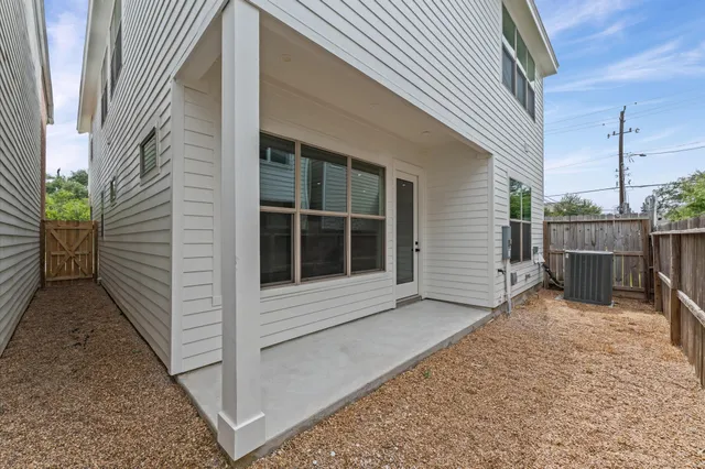 $425,000 | 8818 Hollywood Garden Lane, Houston, TX 77080