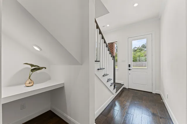 $425,000 | 8818 Hollywood Garden Lane, Houston, TX 77080