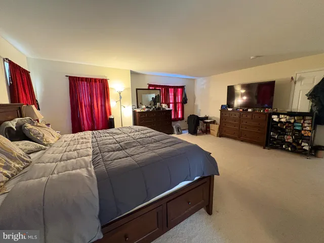 $679,900 | 8 Creekwood Drive, Bordentown, NJ 08505