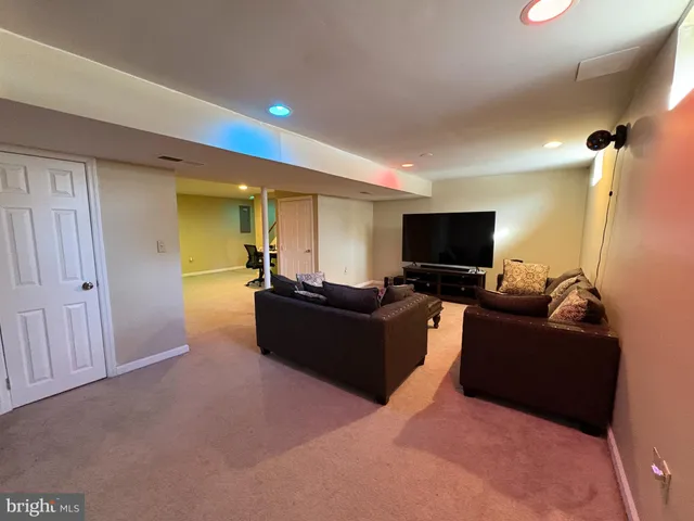 $679,900 | 8 Creekwood Drive, Bordentown, NJ 08505