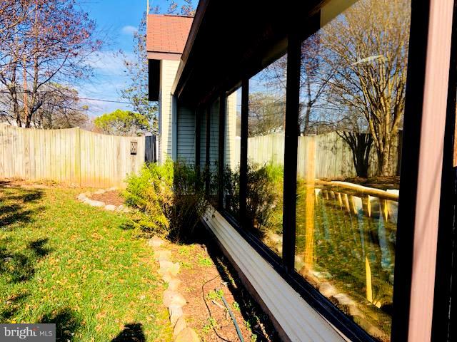 9400 Blackstone Road Manassas, VA 20110 - Photo 2 of 15 SUNROOM WITH SUNSETTER