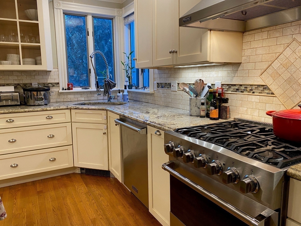 35 Wellesley Street Weston, MA 02493 - Photo 7 of 21