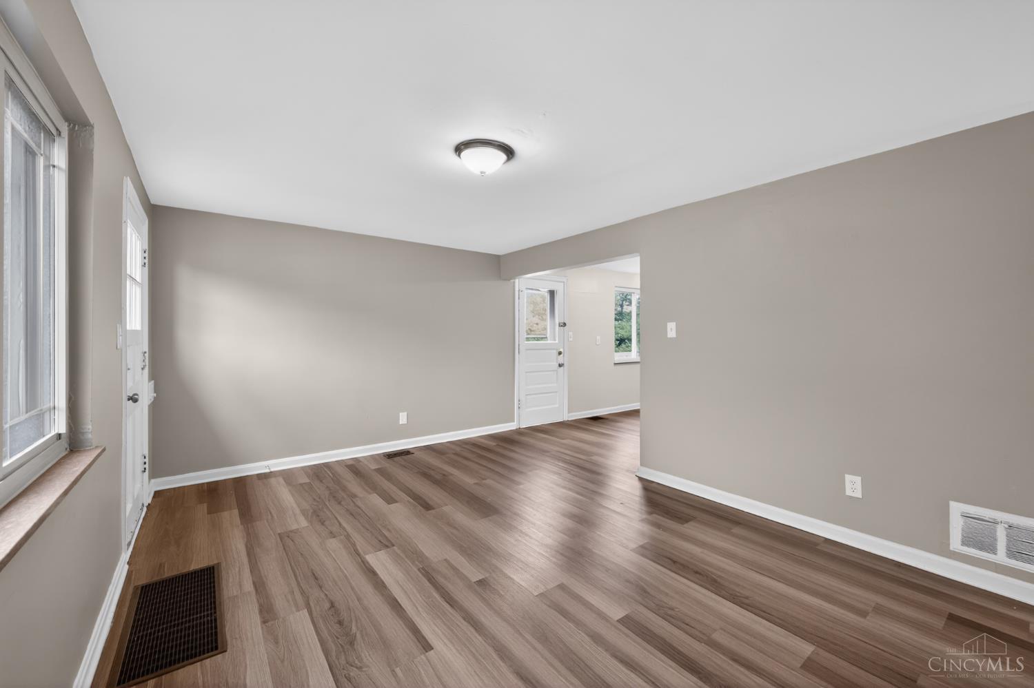 6331 Stover Avenue Golf Manor, OH 45237 - Photo 7 of 29
