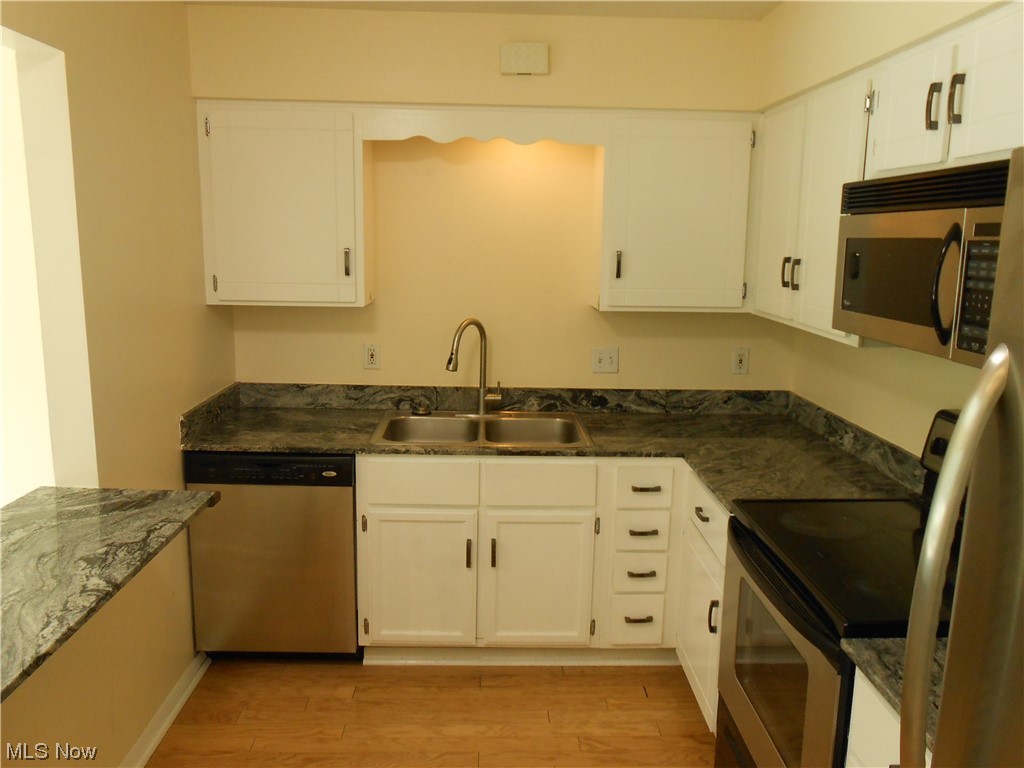 11531 Pearl Road, Unit B206 Strongsville, OH 44136 - Photo 3 of 25 Gallery Image 3