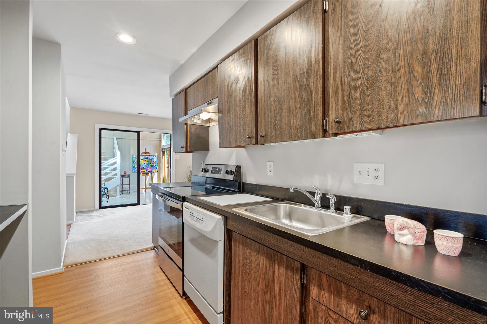 2345 Glade Bank Way Reston, VA 20191 - Photo 12 of 39 Close to friends either dining or in living room