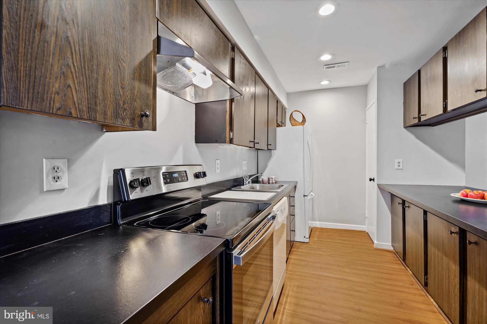 2345 Glade Bank Way Reston, VA 20191 - Photo 13 of 39 Galley Kitchen