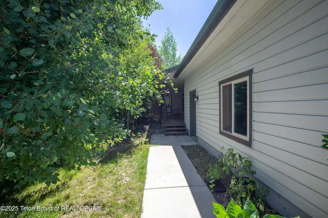 $850,000 | 404 Snake River Drive, Alpine, WY 83128
