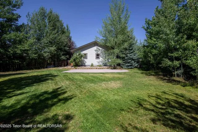 $850,000 | 404 Snake River Drive, Alpine, WY 83128