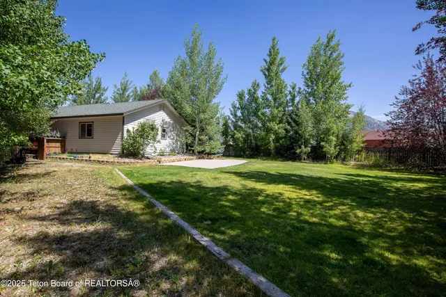 $850,000 | 404 Snake River Drive, Alpine, WY 83128