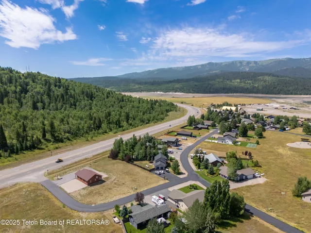 $850,000 | 404 Snake River Drive, Alpine, WY 83128