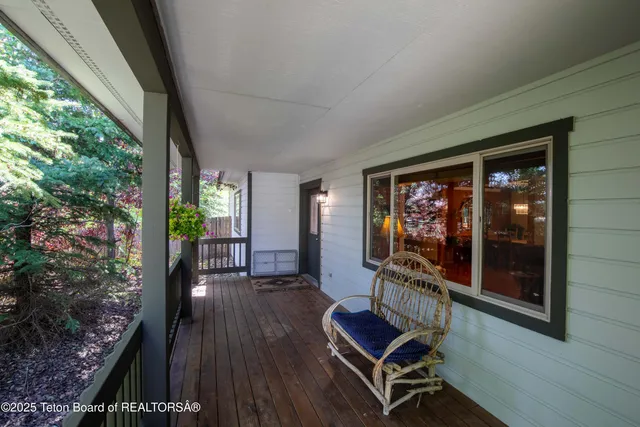 $850,000 | 404 Snake River Drive, Alpine, WY 83128