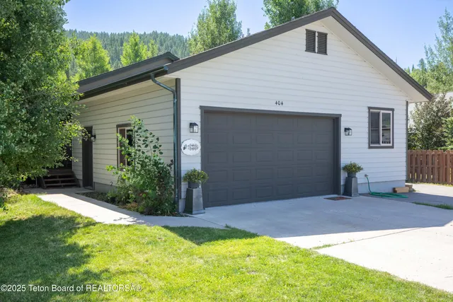 $850,000 | 404 Snake River Drive, Alpine, WY 83128