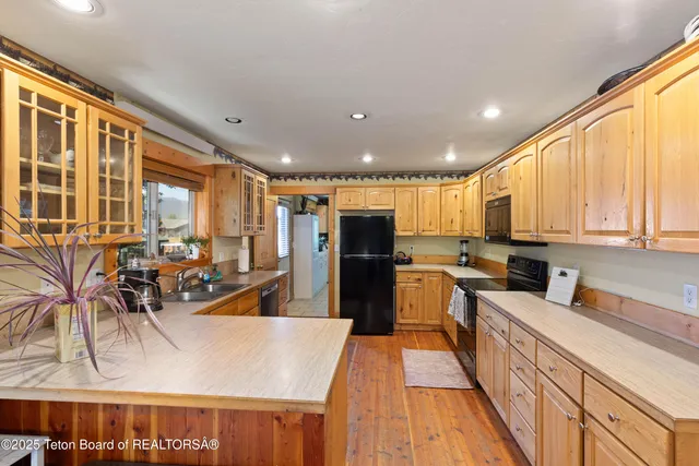 $850,000 | 404 Snake River Drive, Alpine, WY 83128