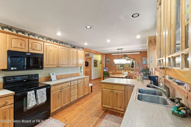 $850,000 | 404 Snake River Drive, Alpine, WY 83128