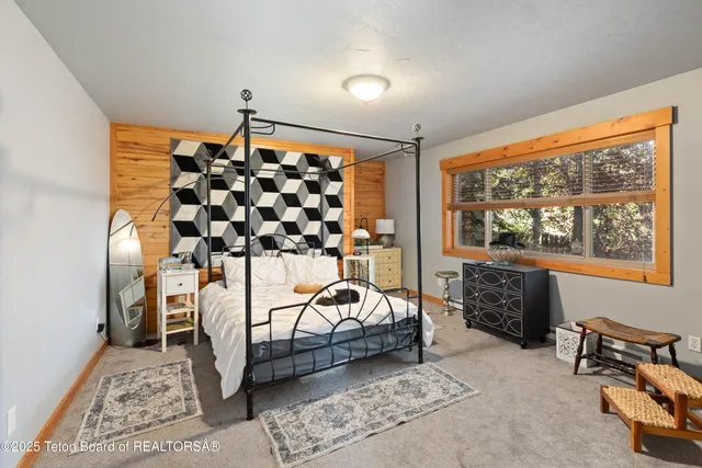 $850,000 | 404 Snake River Drive, Alpine, WY 83128