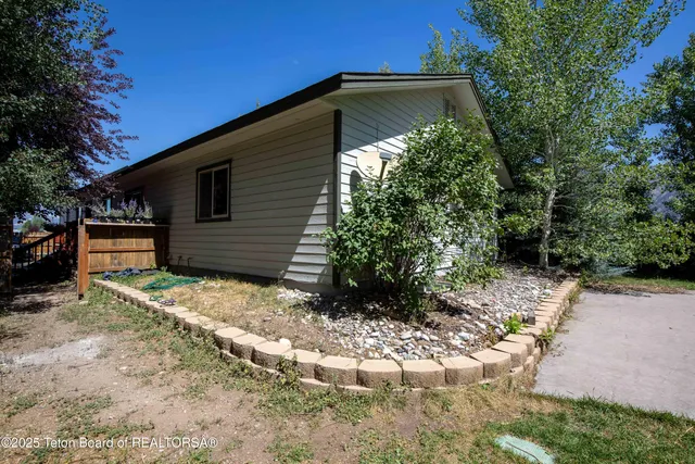$850,000 | 404 Snake River Drive, Alpine, WY 83128