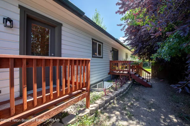 $850,000 | 404 Snake River Drive, Alpine, WY 83128