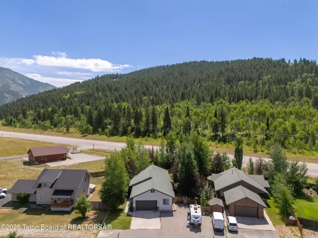 $850,000 | 404 Snake River Drive, Alpine, WY 83128