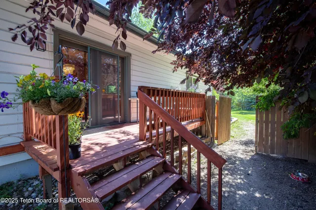 $850,000 | 404 Snake River Drive, Alpine, WY 83128