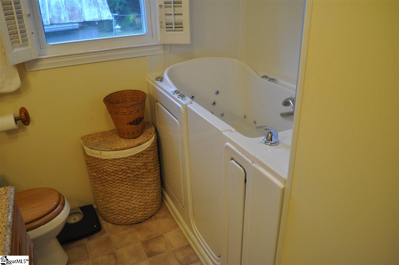 220 Due West Road Honea Path, SC 29654 - Photo 18 of 28