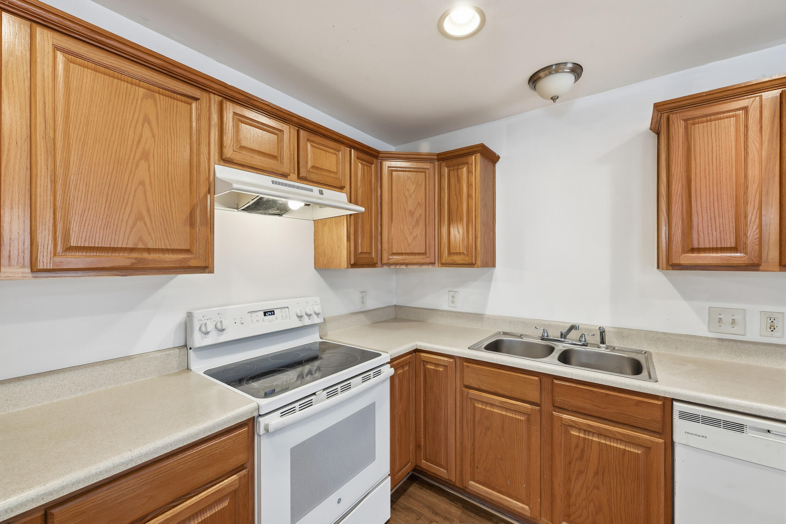 2590 Otranto Road North Charleston, SC 29406 - Photo 14 of 49 27_550a1094