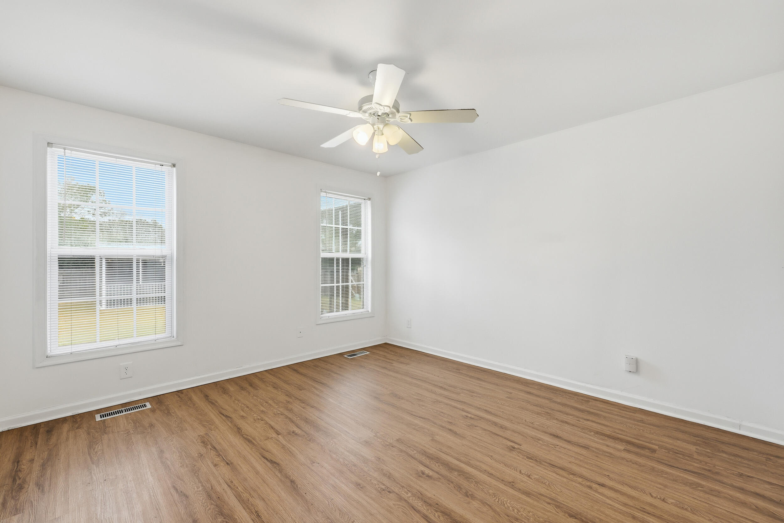 2590 Otranto Road North Charleston, SC 29406 - Photo 18 of 49 33_550a1124