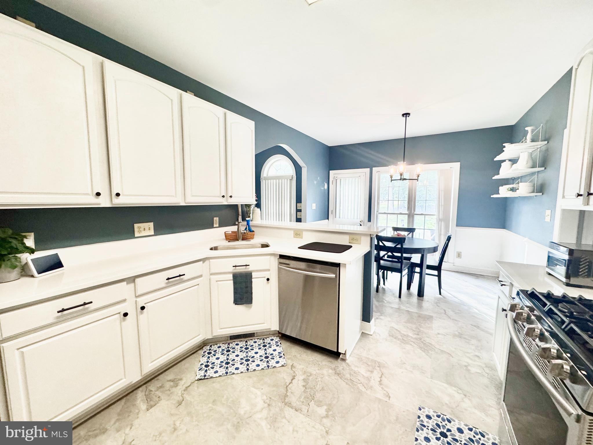 4952 Lansdowne Road Fredericksburg, VA 22408 - Photo 4 of 32 Bright and Open!