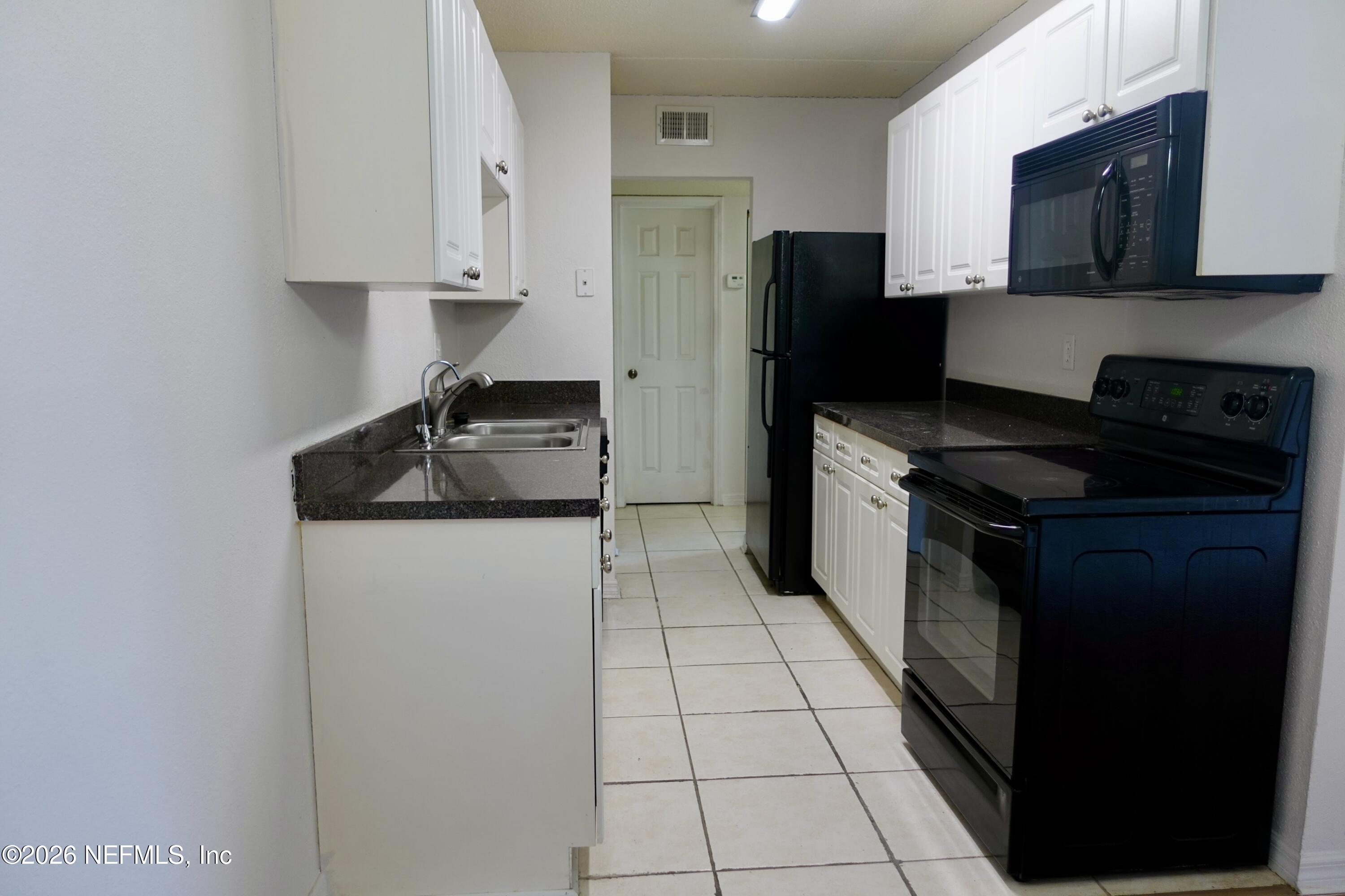 355 Monument Road, Unit 20 D2 Jacksonville, FL 32225 - Photo 5 of 14 Kitchen 2