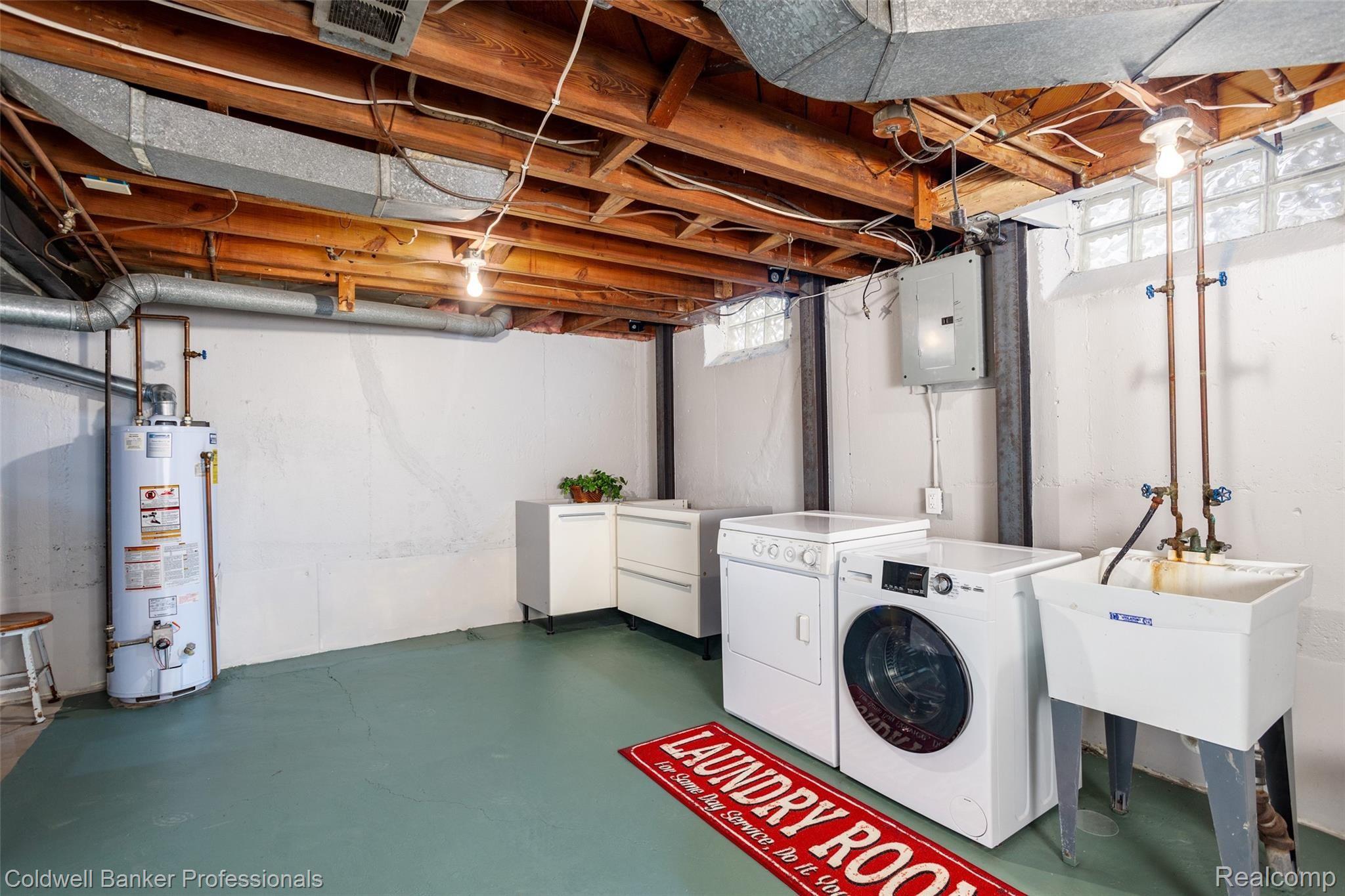 9160 Merriman Road Livonia, MI 48150 - Photo 26 of 39 laundry room