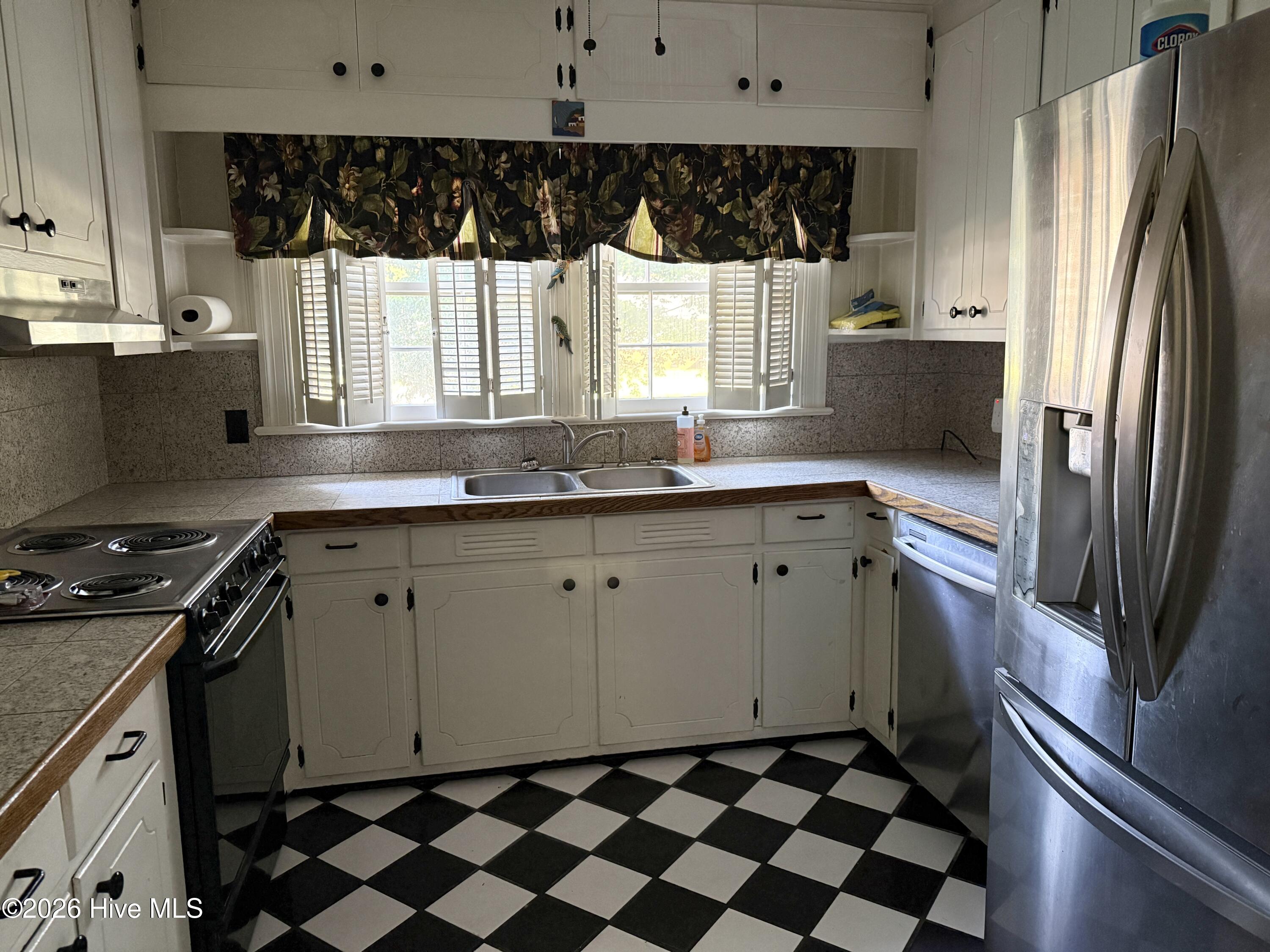 1202 Ruffin Terrace Kinston, NC 28504 - Photo 11 of 25