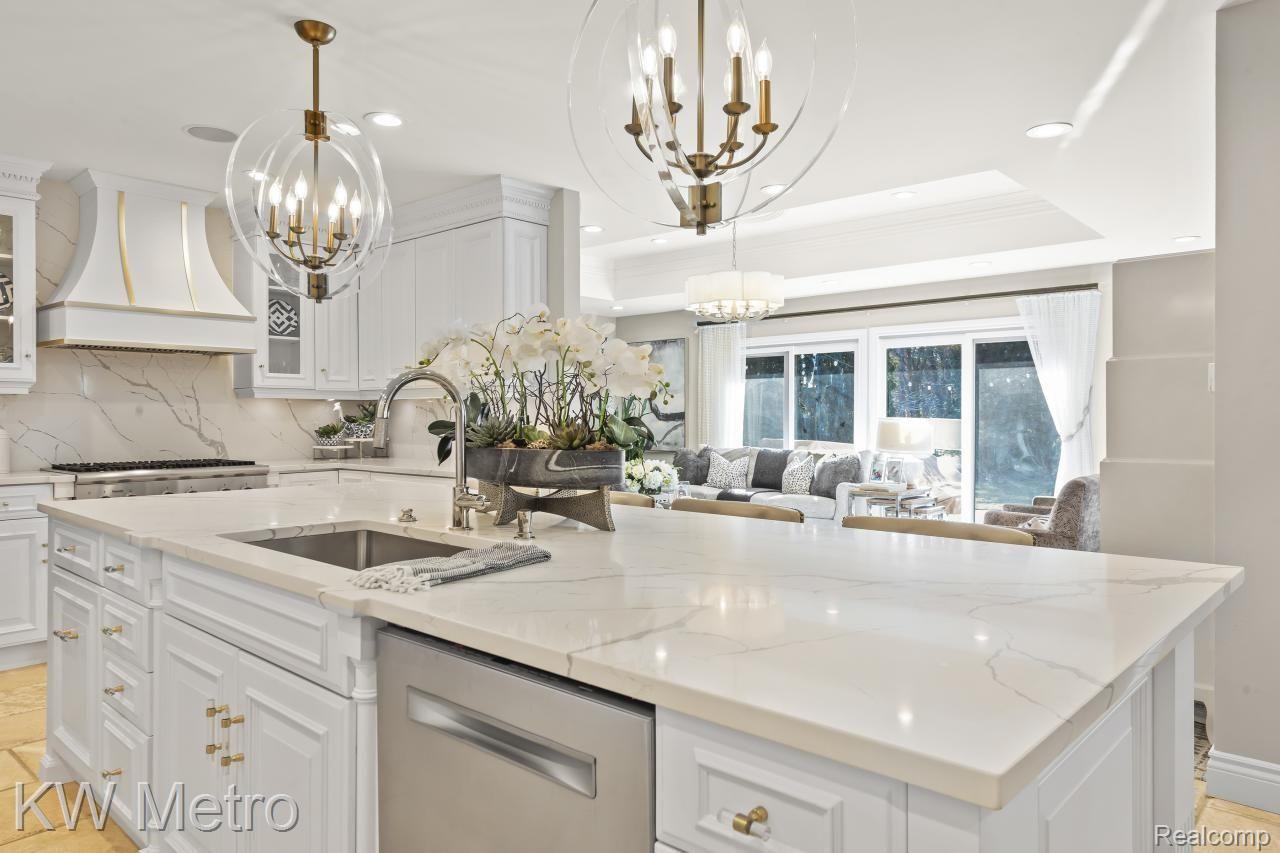 871 North Renaud Road Grosse Pointe, MI 48236 - Photo 11 of 64 All New Quartz Countertops
