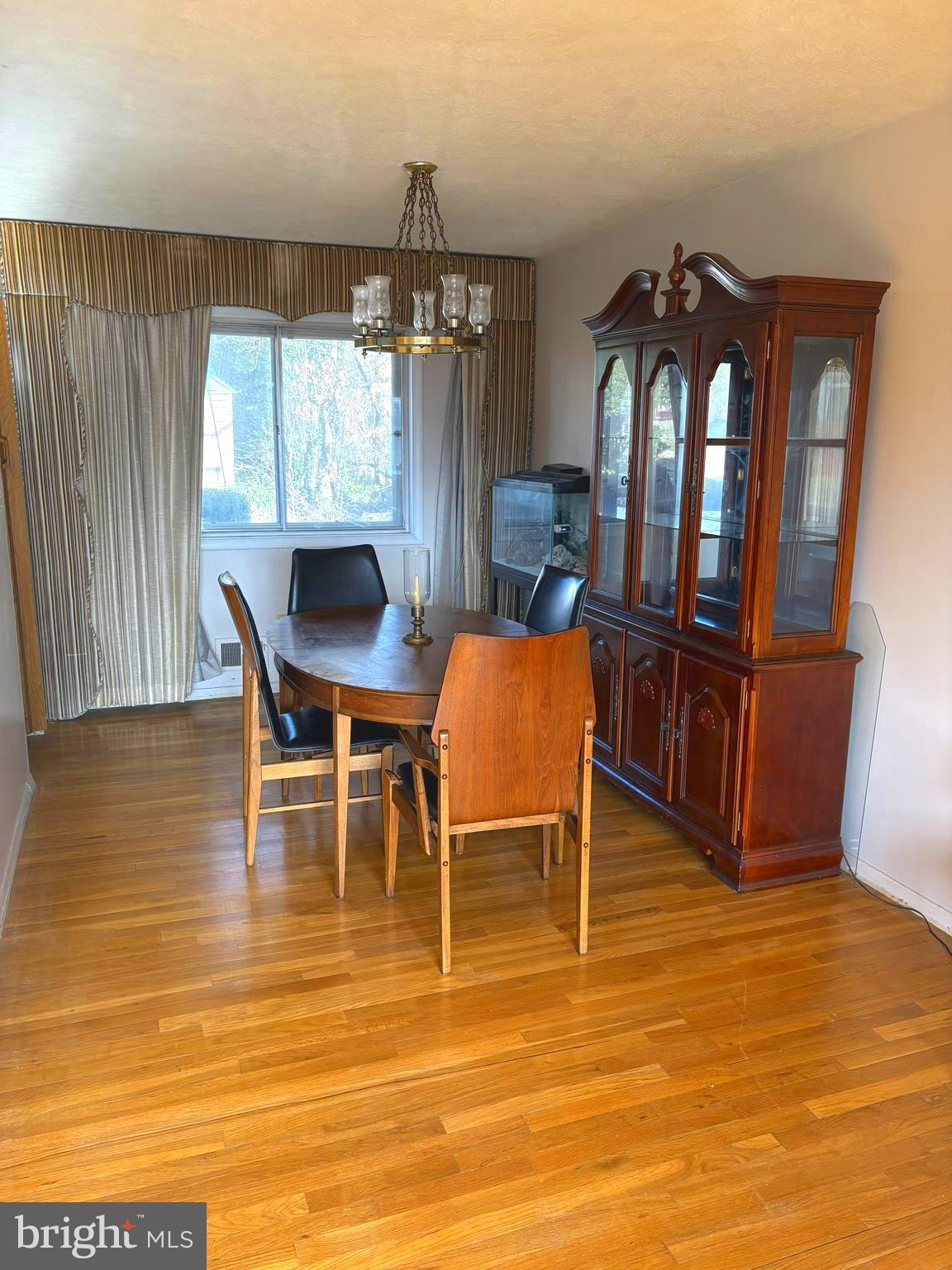 4523 Kinmount Road Lanham, MD 20706 - Photo 11 of 38 a view of a dining room with furniture and window
