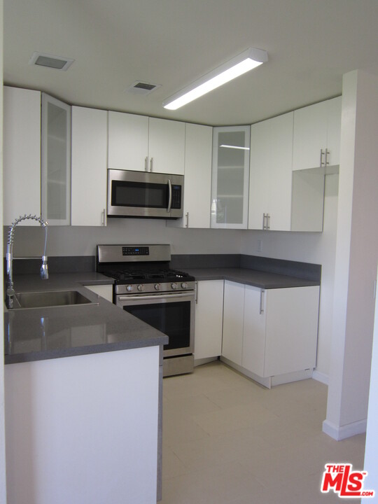 185 Racquet Club Drive Compton, CA 90220 - Photo 3 of 12 Gallery Image 3
