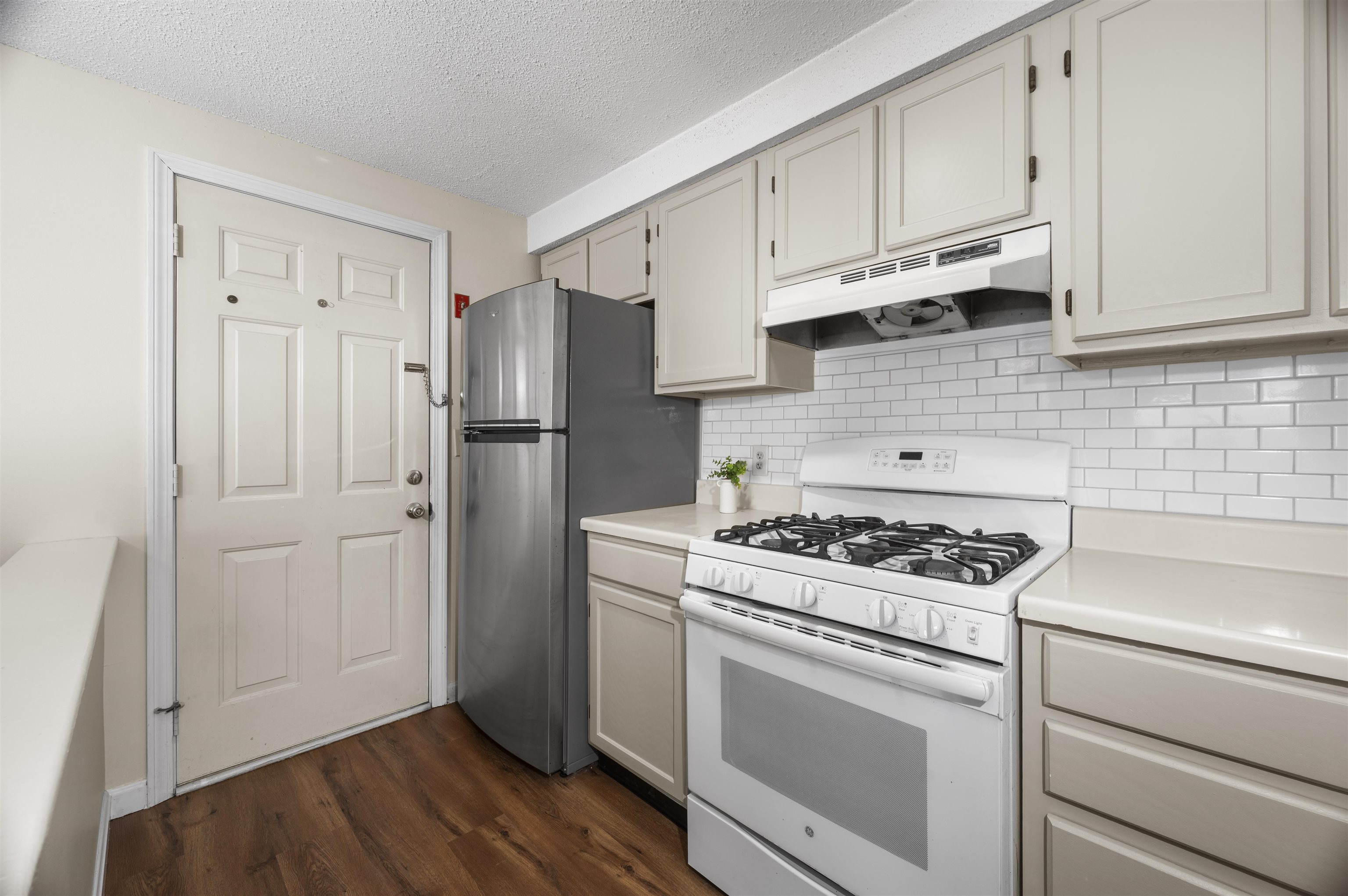 50 Brookside Drive, Unit A7 Exeter, NH 03833 - Photo 5 of 39