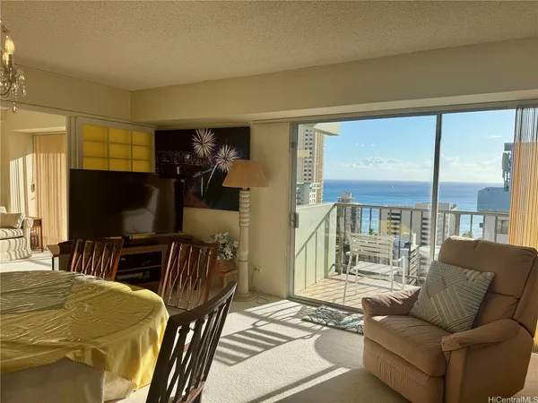 $4,500 | 2440 Kūhiō Avenue, Unit 2106, Honolulu, HI 96815