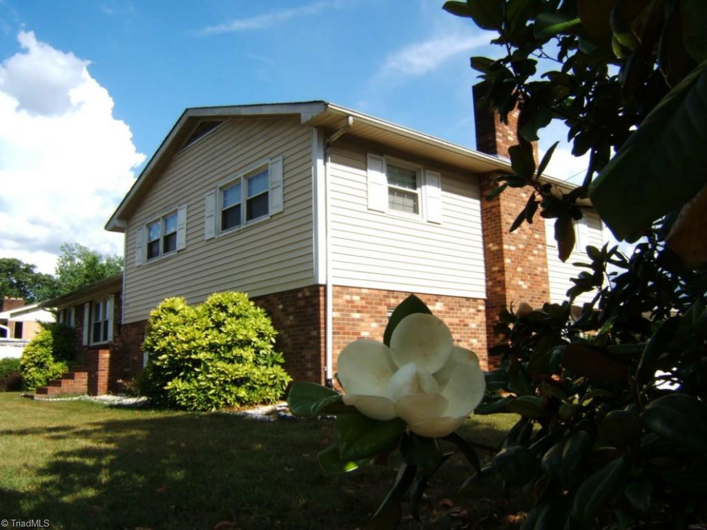 2991 Hickory Tree Road Winston-Salem, NC 27127 - Photo 1 of 26 Spacious brick and vinyl split-level.