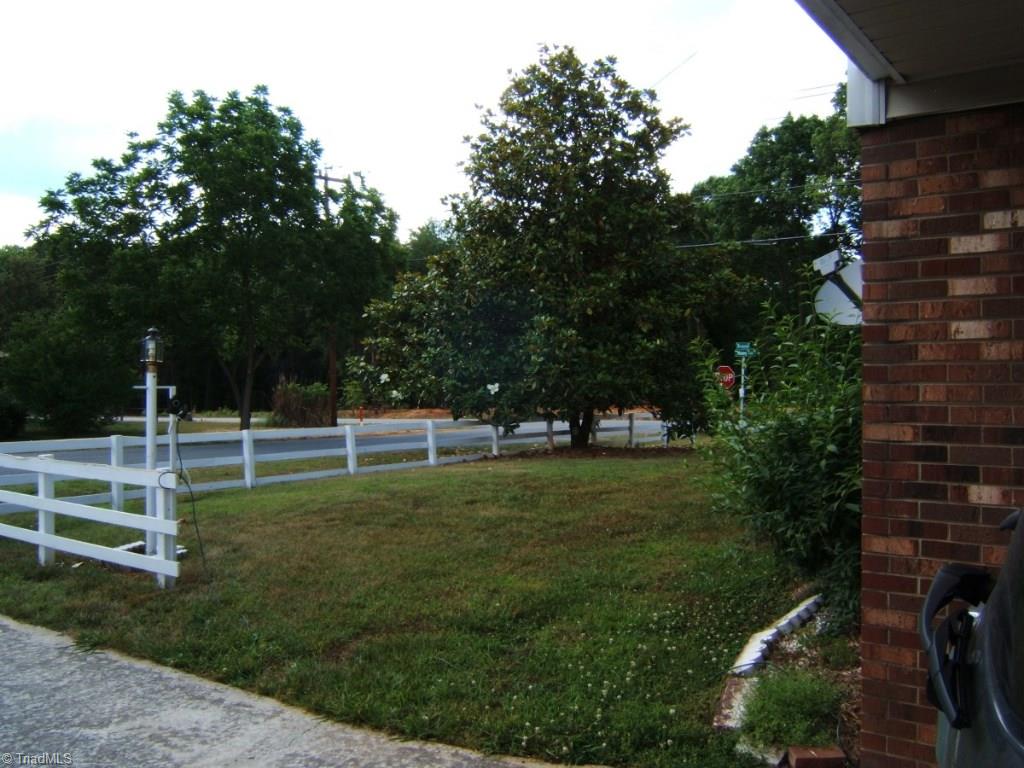 2991 Hickory Tree Road Winston-Salem, NC 27127 - Photo 24 of 26 Front/Side yard.