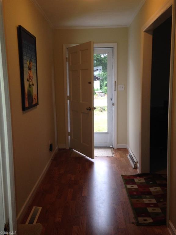 2991 Hickory Tree Road Winston-Salem, NC 27127 - Photo 4 of 26 Entryway/Foyer.