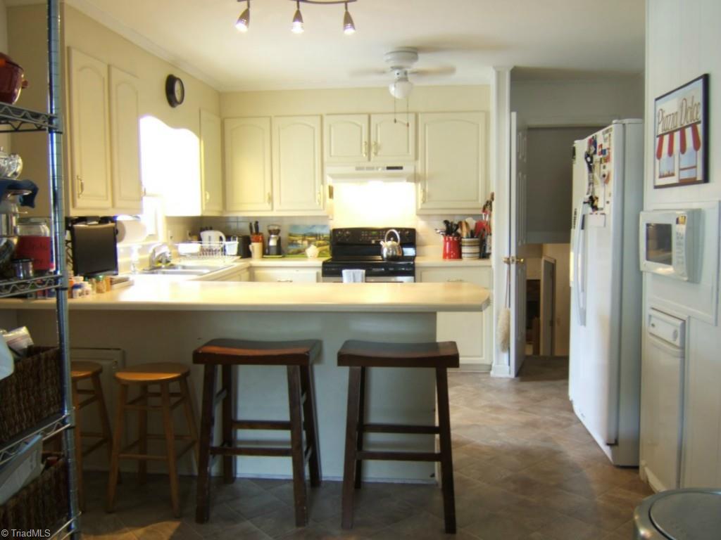 2991 Hickory Tree Road Winston-Salem, NC 27127 - Photo 6 of 26 Kitchen counter accommodates barstools.
