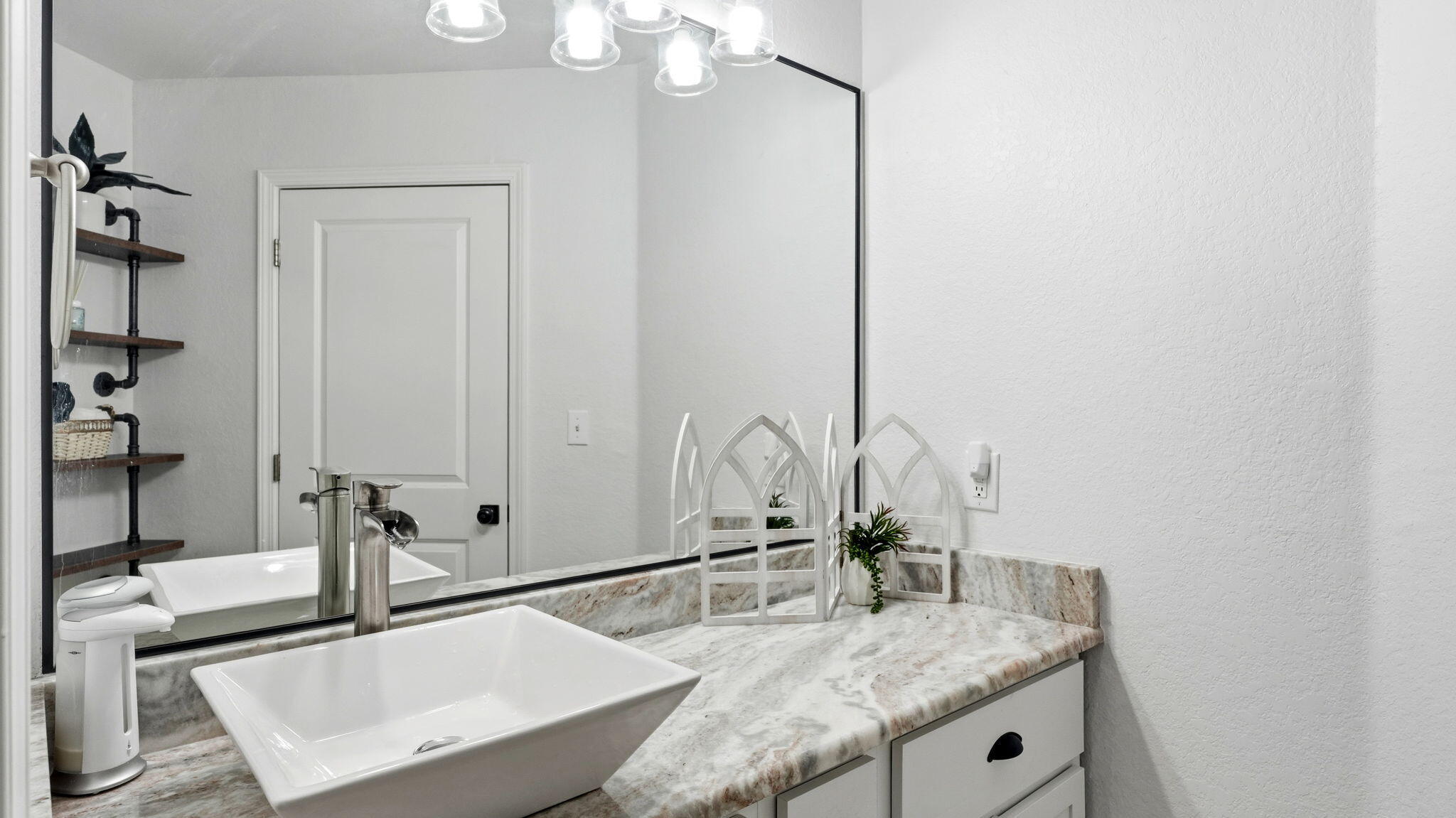 22 North Sand Palm Road, Unit 15 Freeport, FL 32439 - Photo 23 of 40 a bathroom with a sink and a mirror