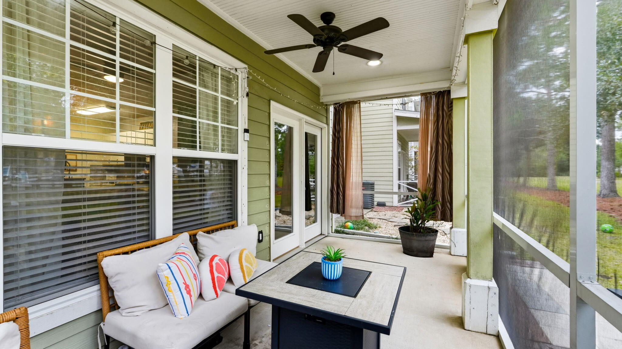 22 North Sand Palm Road, Unit 15 Freeport, FL 32439 - Photo 27 of 40 a outdoor living space with furniture
