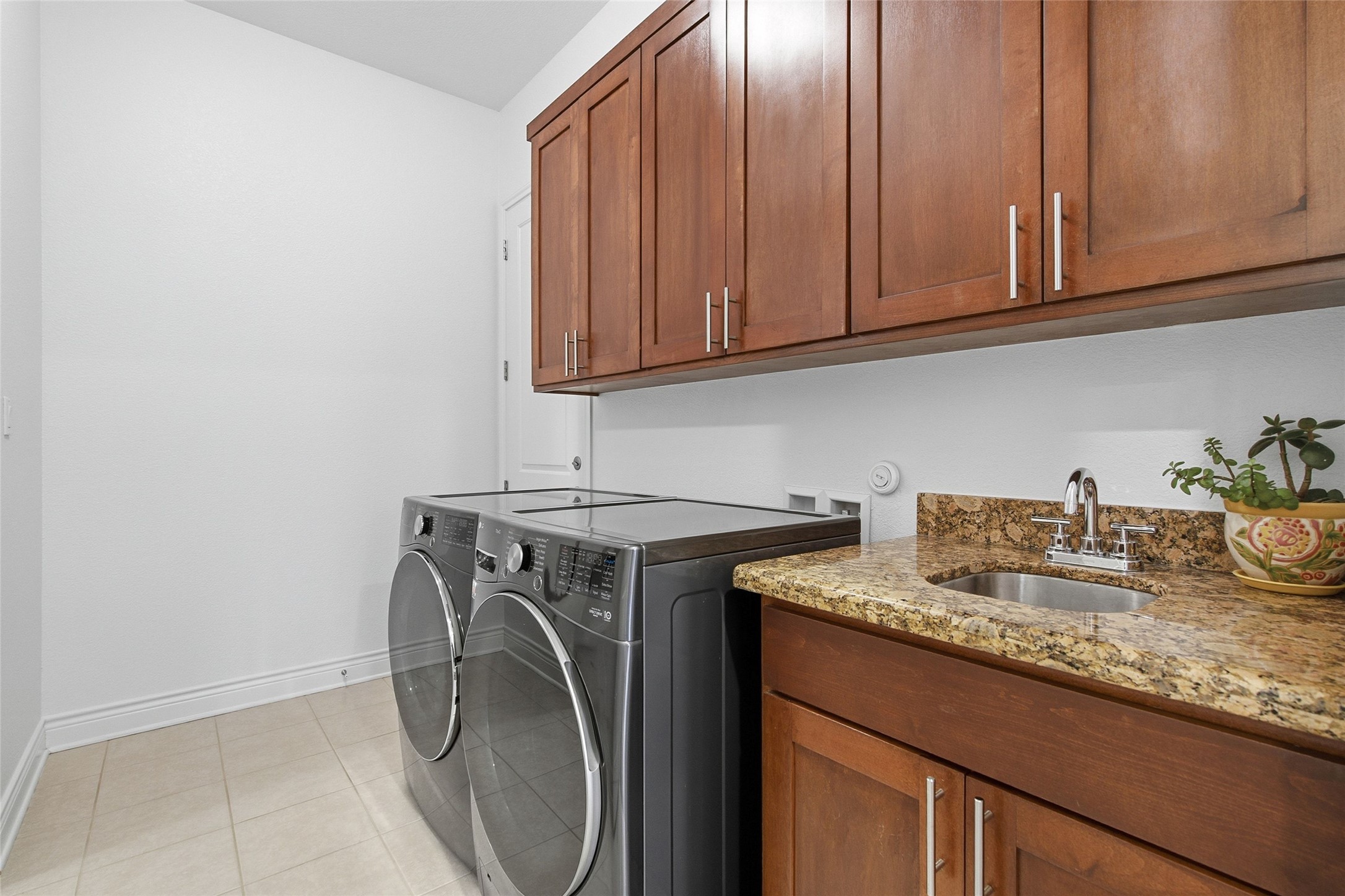 23315 Nameless Road Leander, TX 78641 - Photo 18 of 40 Main Home - Laundry