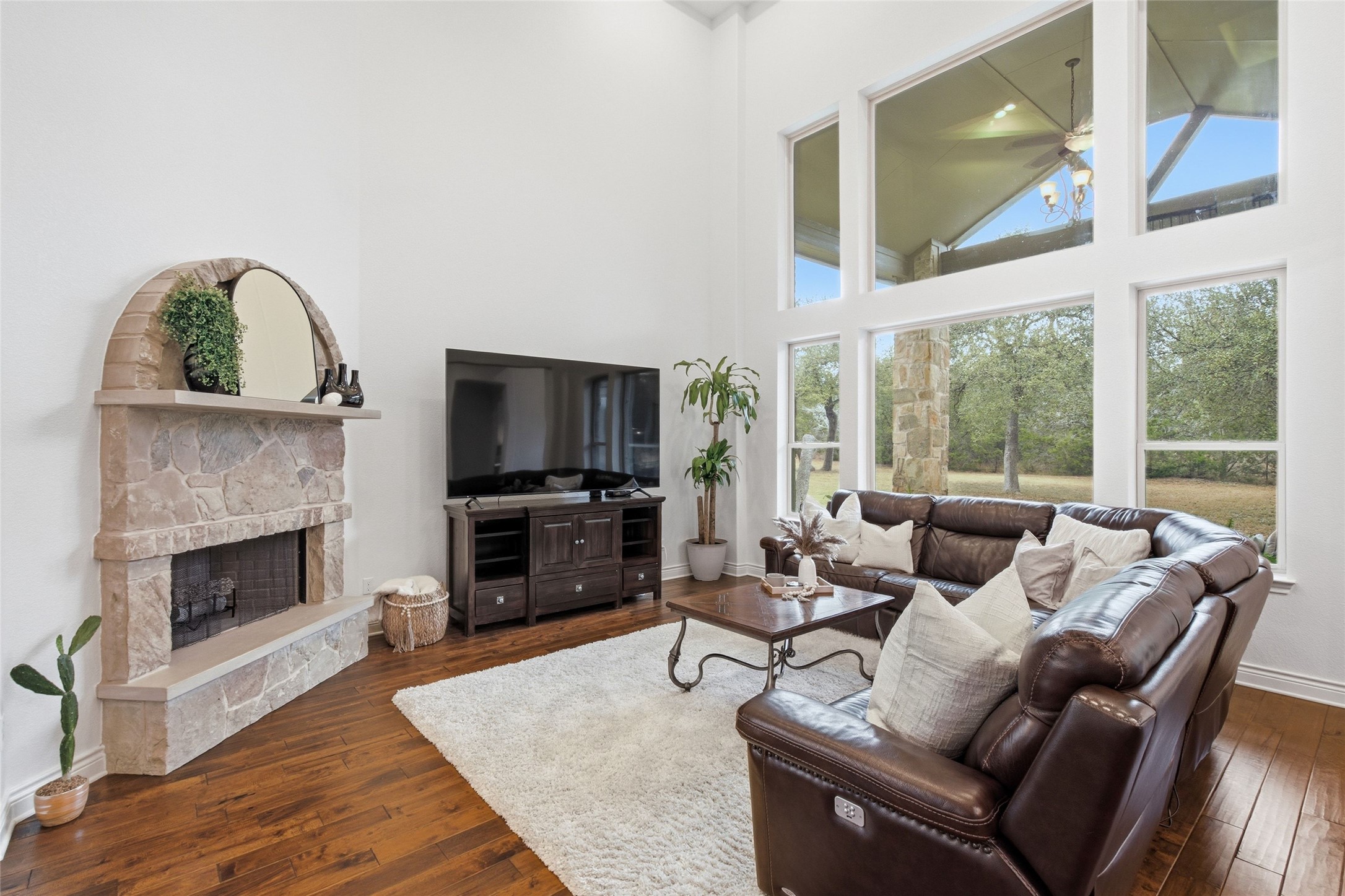 23315 Nameless Road Leander, TX 78641 - Photo 10 of 40 Main Home - Living