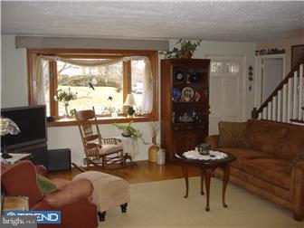 621 Topsfield Road Hatboro, PA 19040 - Photo 2 of 12 Living Room